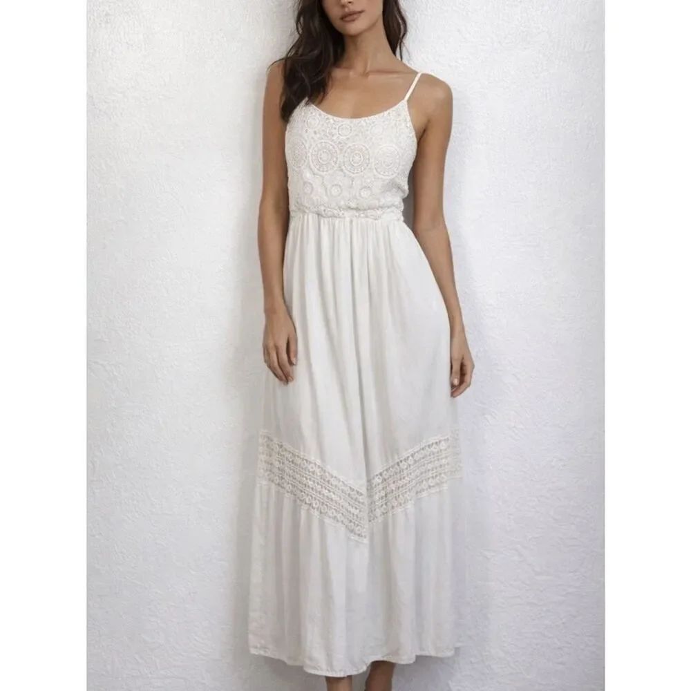 Doe & Rae Sleeveless Crochet Inserts Scoop Neck Maxi Dress In White Size S